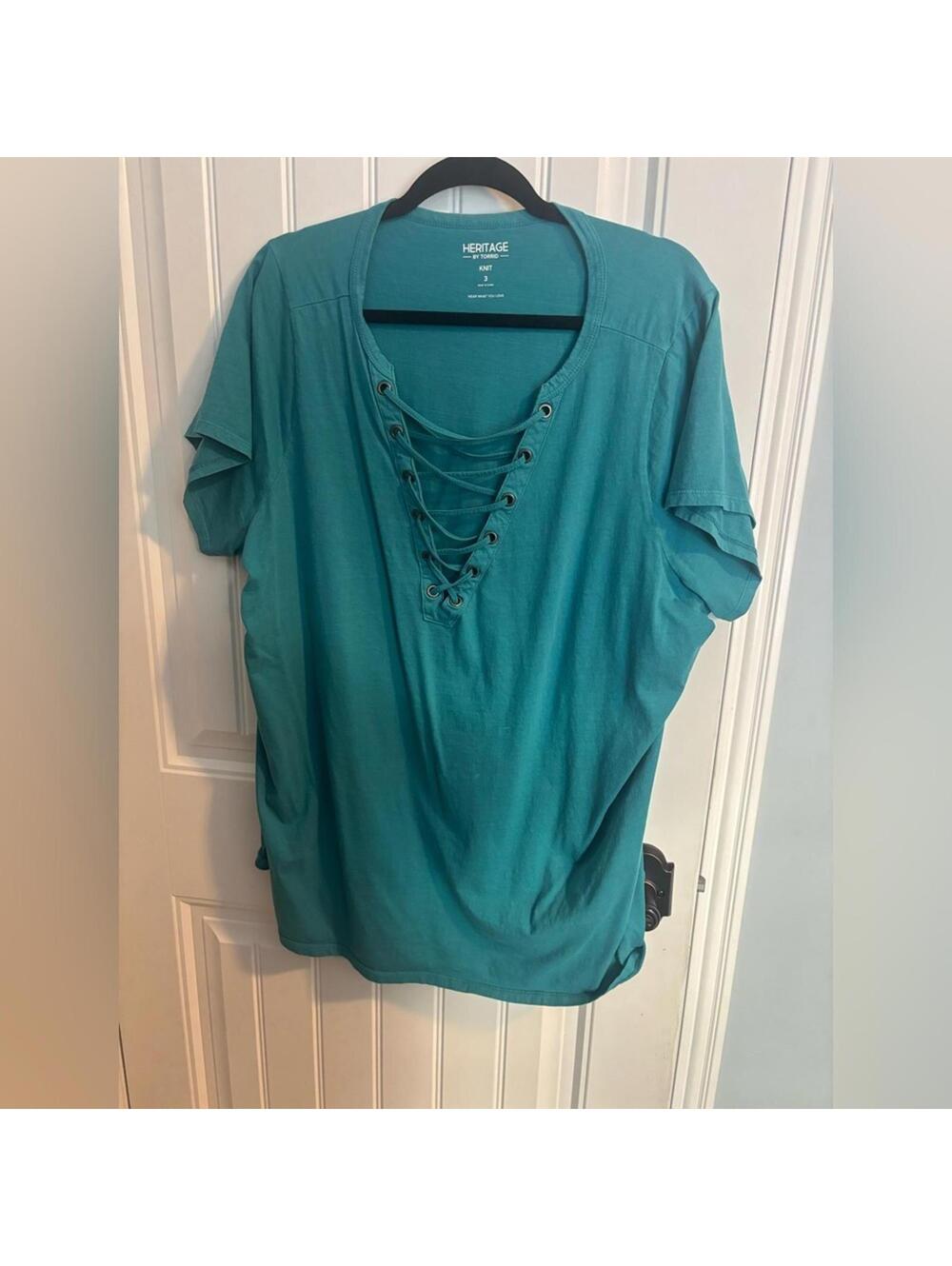 #0031 EUC Heritage by Torrid Vneck/Tie-up knit shirt with rivets, Size 3X, Teal